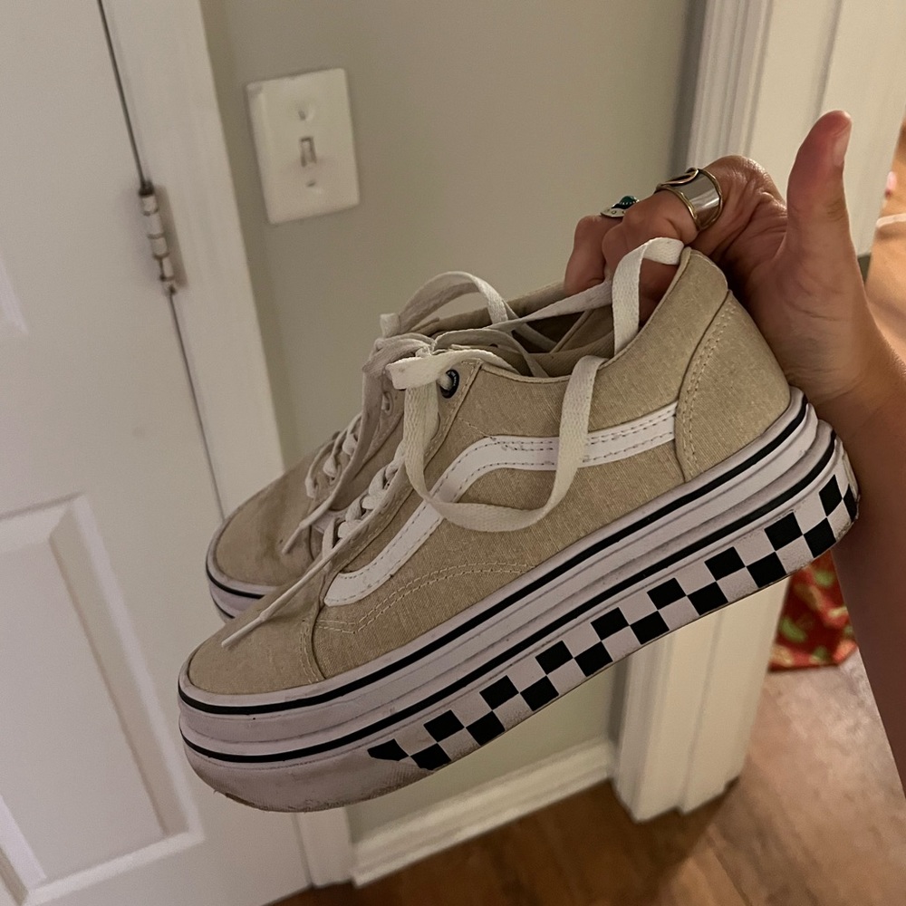 Womens Platform Comfy-Cush Vans